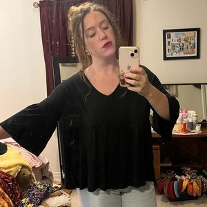 Cute black flowy oversized babydoll top.